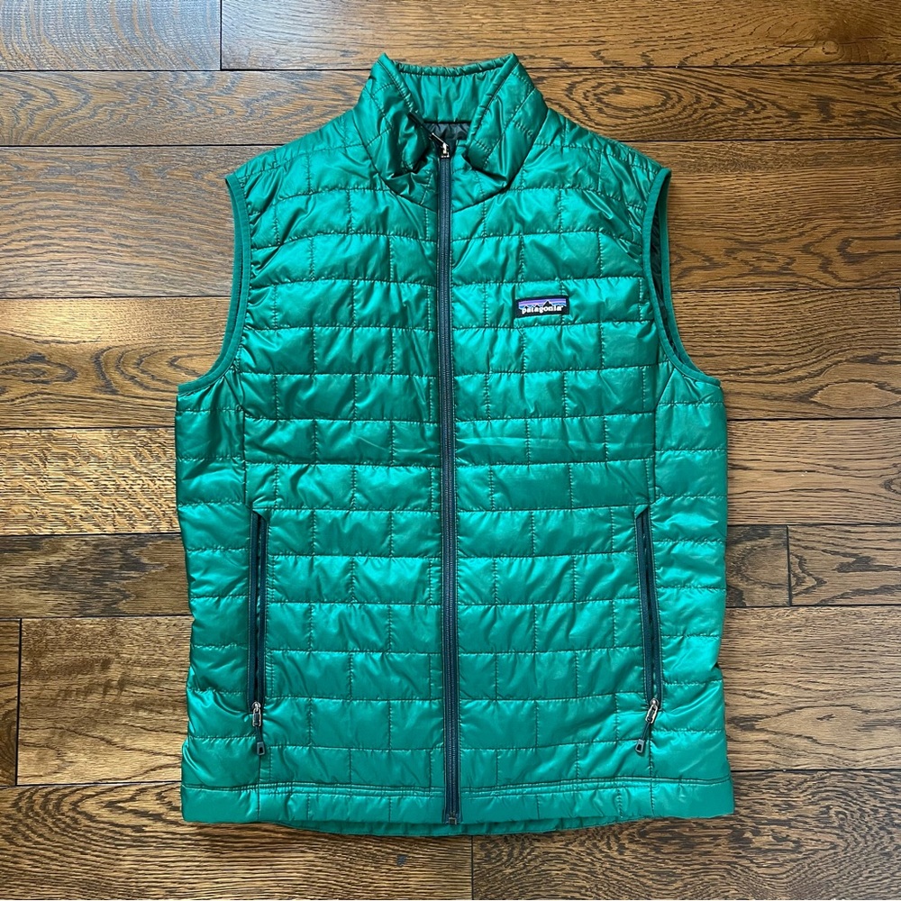 *SOLD* Patagonia men’s Nano puff vest, Medium
